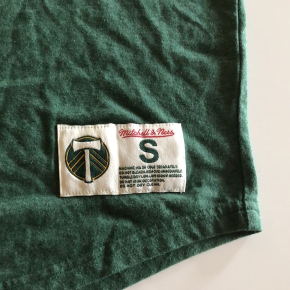 MENS Timbers three-quarter sleeve shirt. Size small. - Picture 2 of 5